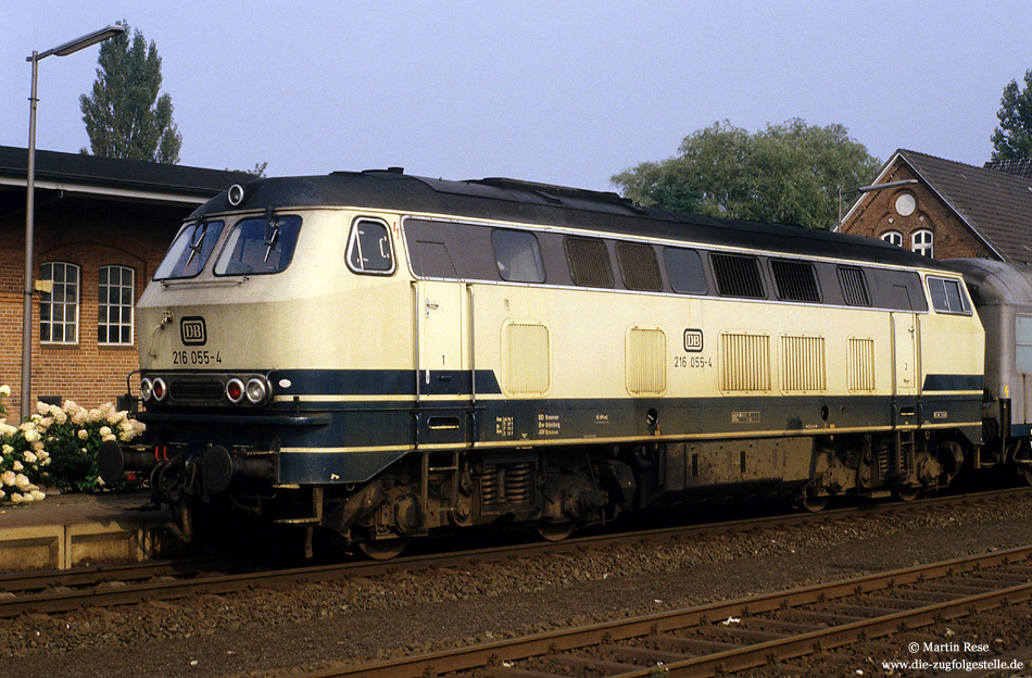 216 055 vom Bw Oldenburg, aufgenommen in Bad Zwischenahn am 21.9.1987.