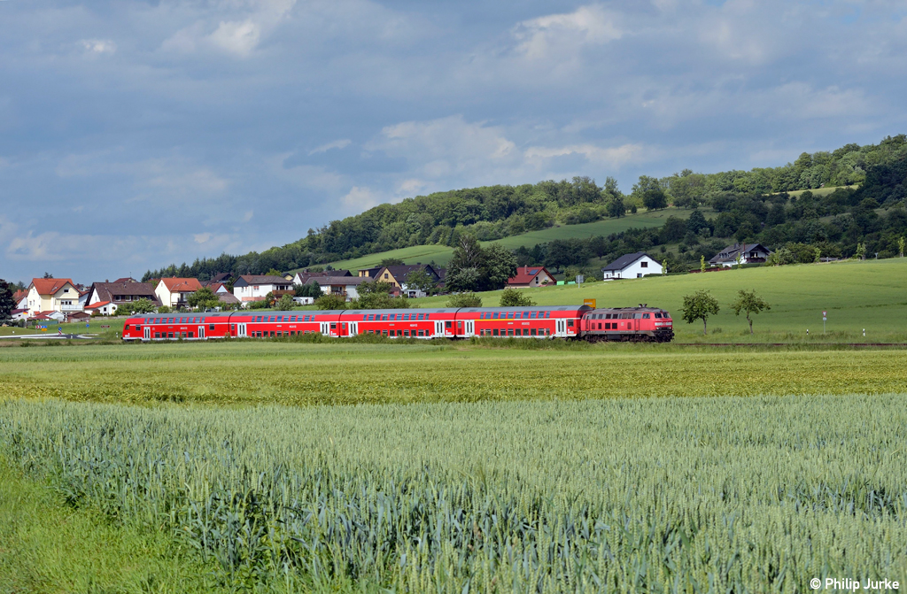 218 498-4 mit dem RE 15569 nach Frankfurt(Main) West am 08.06.2012 in Glauburg-Glauberg.