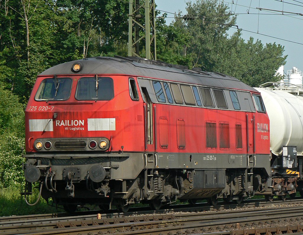 225 020-7 in Gremberg am 05.06.2010