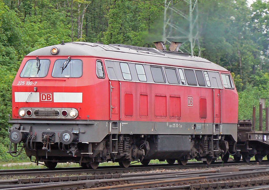 225 100-7 verlässt Gremberg am 15.05.2010