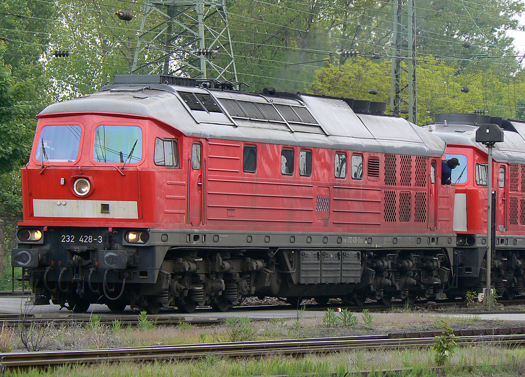 232 428-3 mit 232 905-0 beim umsetzen in Gremberg am 15.05.2010 ,leider wurde die Ausfahrt der beiden von einem parallel ausfahrenden Gz mit 185 dran zu gefahren ....