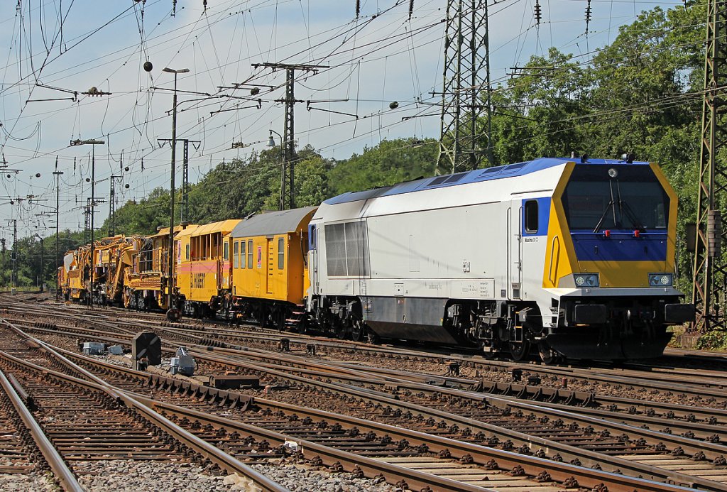 263 001-0 mit Bauzug in Gremberg am 27.06.2011