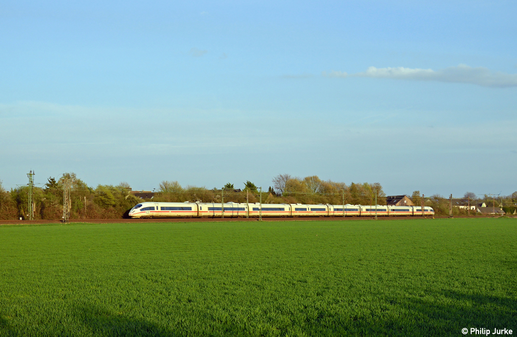 406 001-8 mit dem ICE 104 von Basel nach Amsterdam am 18.04.2013 in Langenfeld(Rhld).
