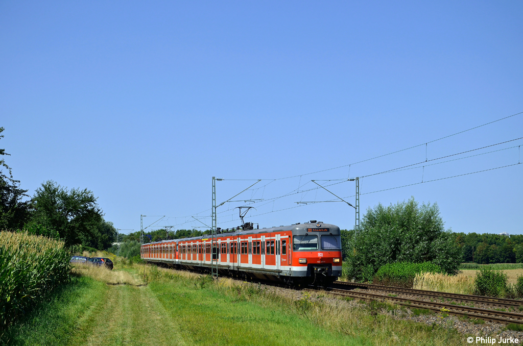 420 438-4 + 420 467-3 mit der S6 nach Stuttgart-Schwabstr. am 19.08.2012 in Weilimdorf.