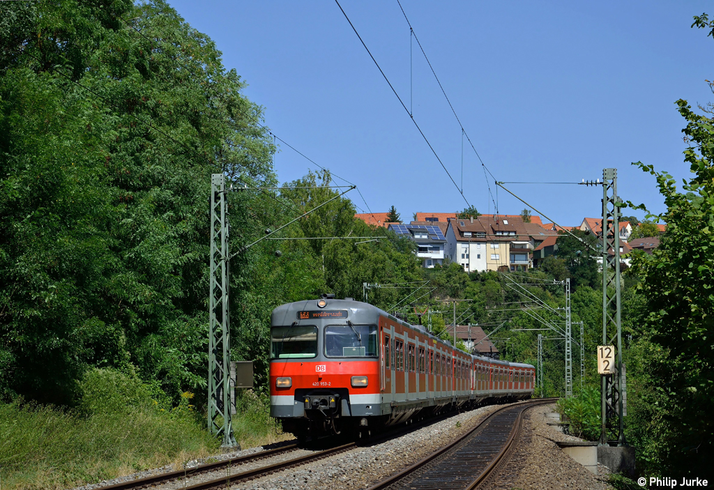 420 453-2 + 420 420-1 mit der S6 nach Weil der Stadt am 19.08.2012 in Höfingen.