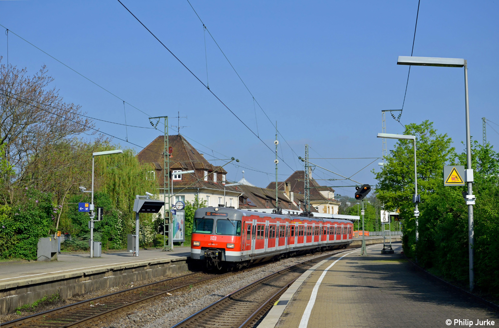 420 484-8 mit der S4 von Marbach(Neckar) nach Stuttgart Schwabstraße am 05.05.2013 in Stuttgart-Feuerbach.
