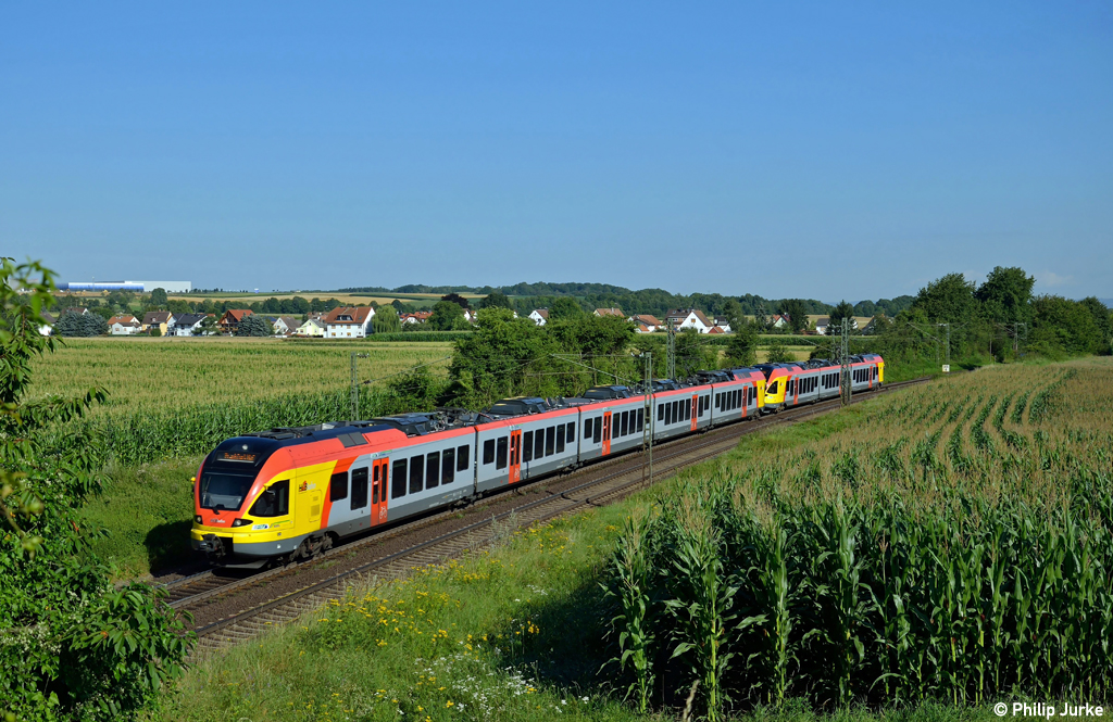 429 023-5 und 427 124-3 als HLB 24951 von Siegen nach Frankfurt(Main)Hbf am 03.08.2012 in Kirch Gns.