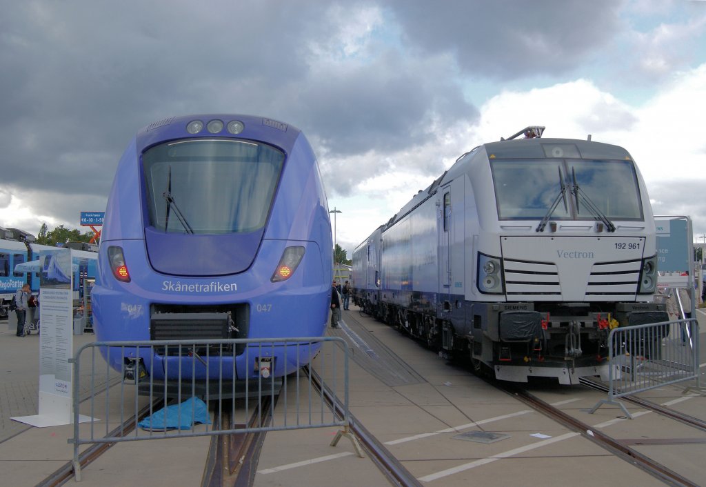 610 047-3 (Alstom Transport SA)  Triebzug Coradia Nordic  und 192 961-1 (Siemens AG)  Lokomotive Vectron AC  auf der Innotrans 2012 in Berlin-Messe/Sd am 22.9.2012.