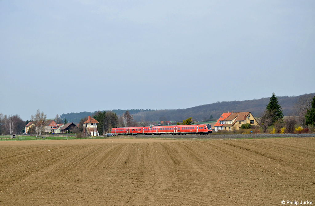 612 010-8 und 612 162-7 mit dem RE 3609 von Hannover nach Halle(Saale) am 21.04.2013 bei Othfresen.
