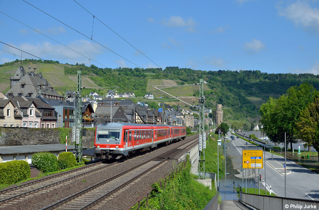 628 489-6 und 628 505-7 mit dem RE 18849 von Koblenz nach Wissembourg am 02.06.2013 bei Oberwesel.
