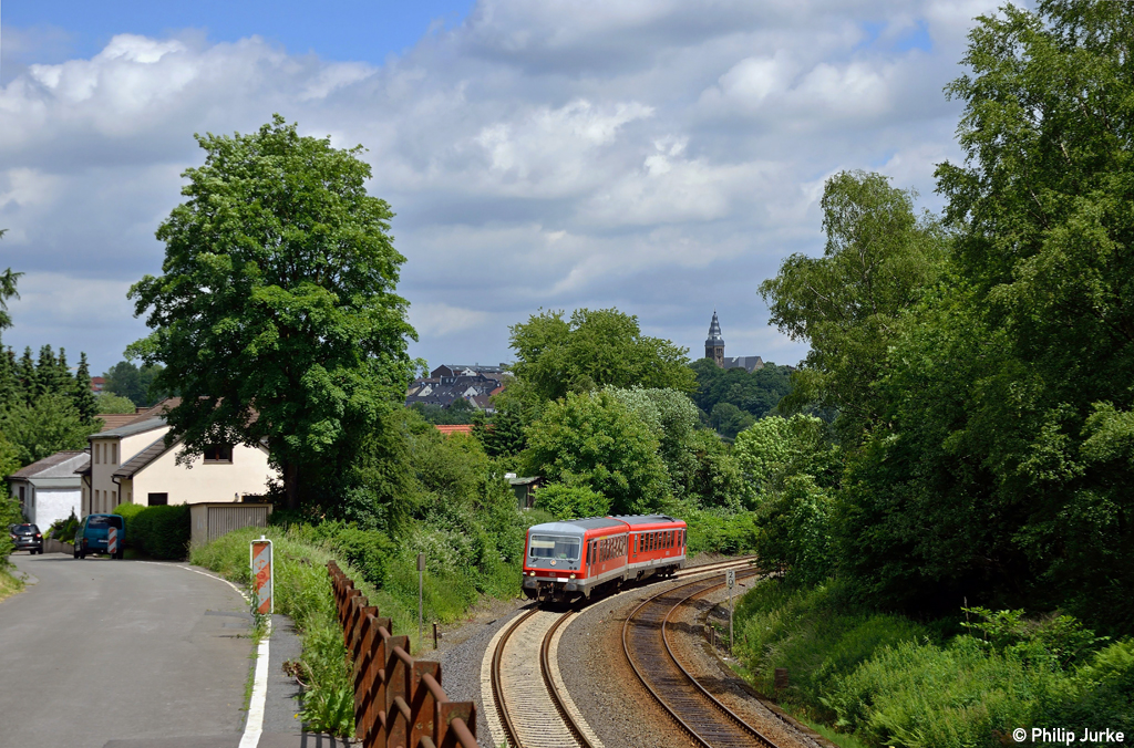 628 495-1 mit der RB 30771 nach Solingen am 17.06.2012 in Wuppertal-Rauental.