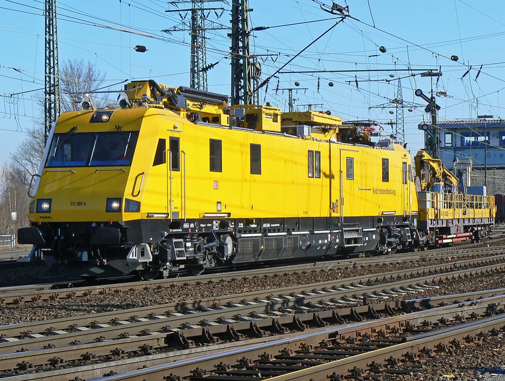 711 201-4 verlsst den Gbf Kln Gremberg am 18.02.2010