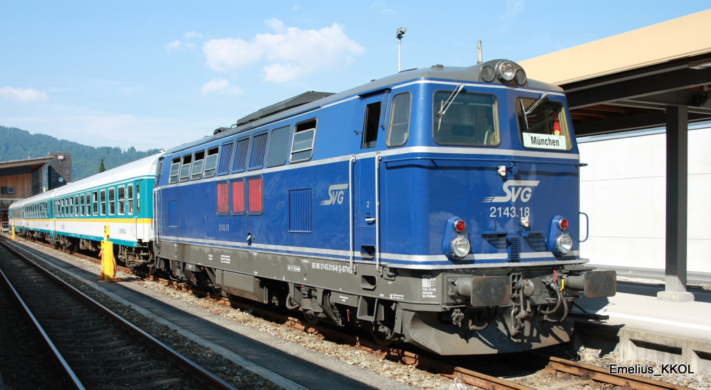 Am 02.07.2010 stand im Bahnhof Oberstdorf die 2143.18 der SVG aus Augsburg vor dem ALEX nach Mnchen-