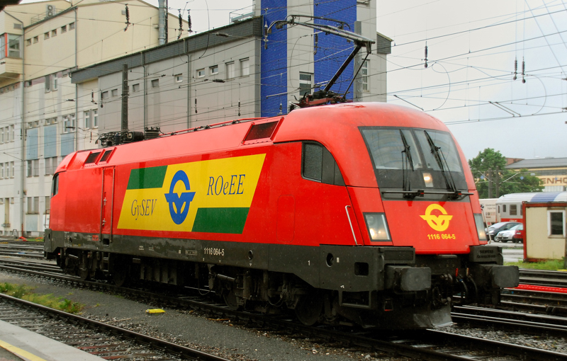 Bereitstellung der 1116 064-5, GySEV, im Bahnhof Salzburg. Aufgenommen am 02.06.10.