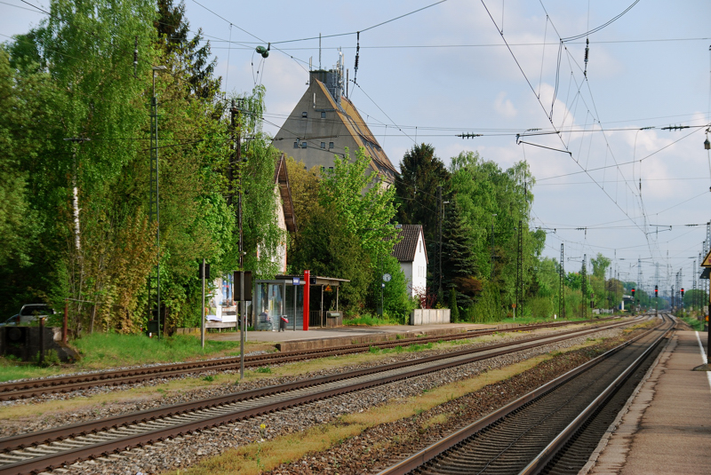 Blick vom Augsburg Bahnsteig in Gersthofen Richtung Sd. Aufgenommen 27.04.11.