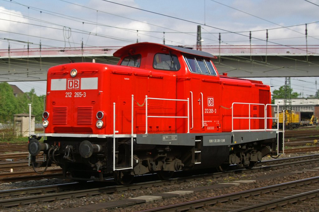DB Services 212 265 am 10.5.10 in Duisburg-Entenfang