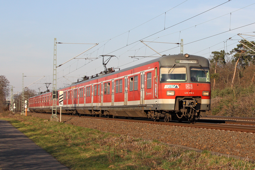 Der 420 378-2 als S9 bei Raunheim am 31,03,11