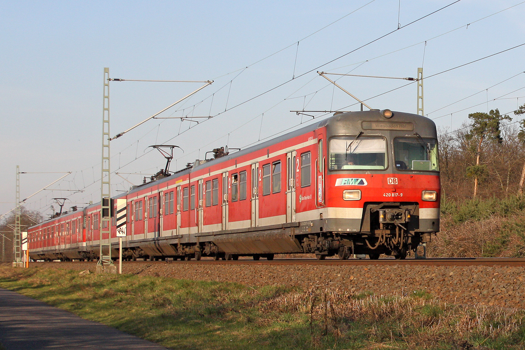 Der 420 817-9 als S9 bei Raunheim am 31,03,11