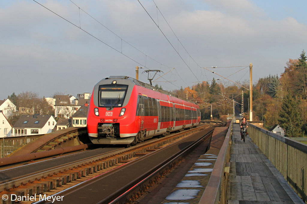 Der 442 704 auf der Koblenz Glser Eisenbahnbrcke am 19,11,12