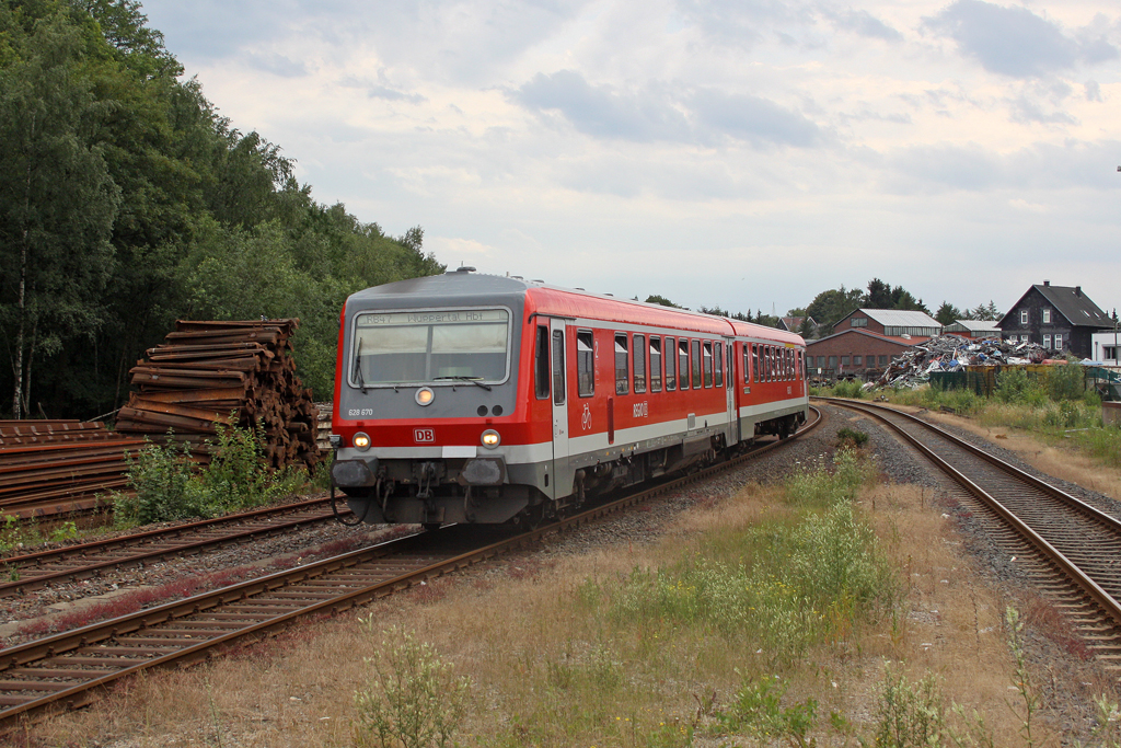Der 628 670 als RB 47 richtung Wuppertal Hbf in Wuppertal Ronsdorf am 12,07,11