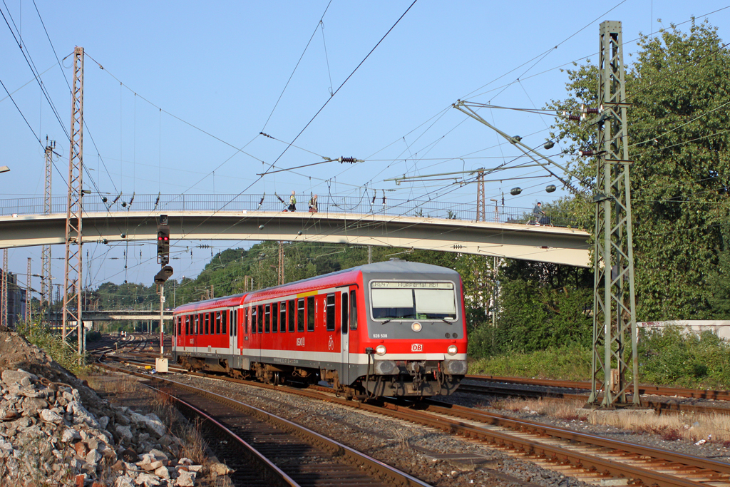 Der 928 508 als RB 47 richtung Wuppertal Hbf in Wuppertal Oberbarmen am 26,06,11