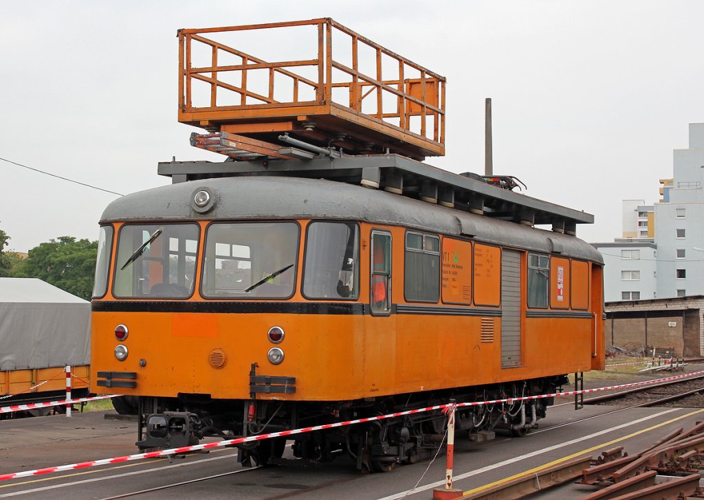 Der Fahrleitungs-Untersuchungswagen der HGK (ex KBE) VT 1 (Bj.1954), aufgenommen beim Bahnhofsfest in Wesseling am 13.07.2013