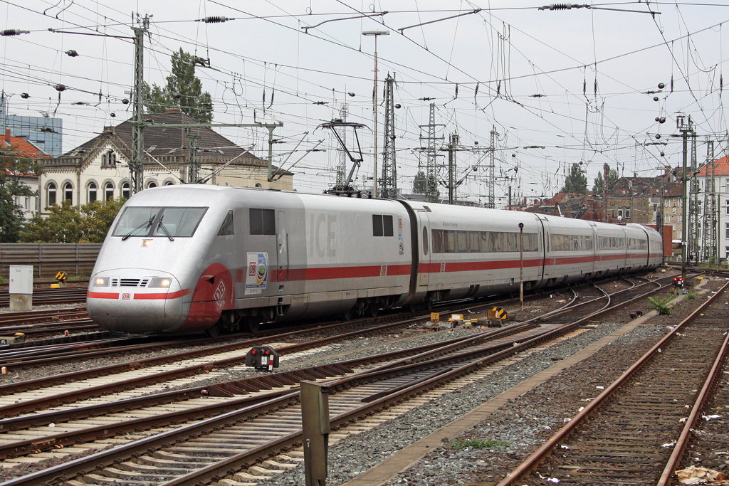 Der ICE1 401 067-4 in Hannover Hbf am 16,08,11