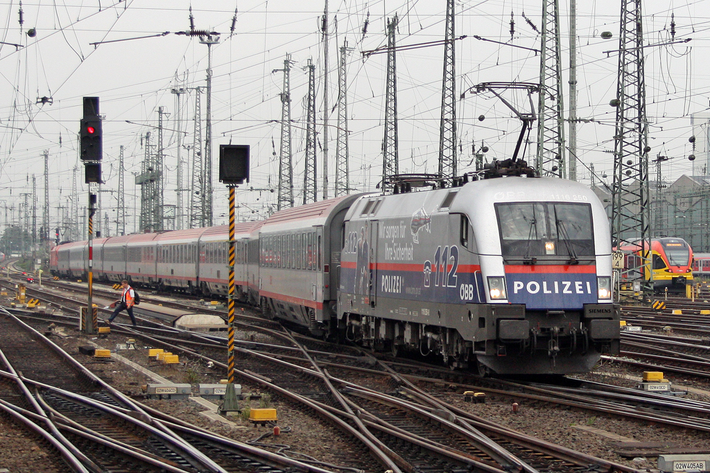 Der BB Polizei Taurus 1116 250 in Frankfurt am 22,08,11