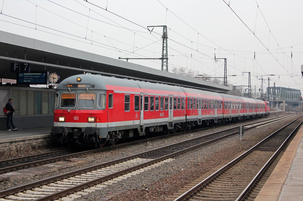 Der RB48 geschoben von 111 125 in Kln Messe/Deutz am 03.04.2013