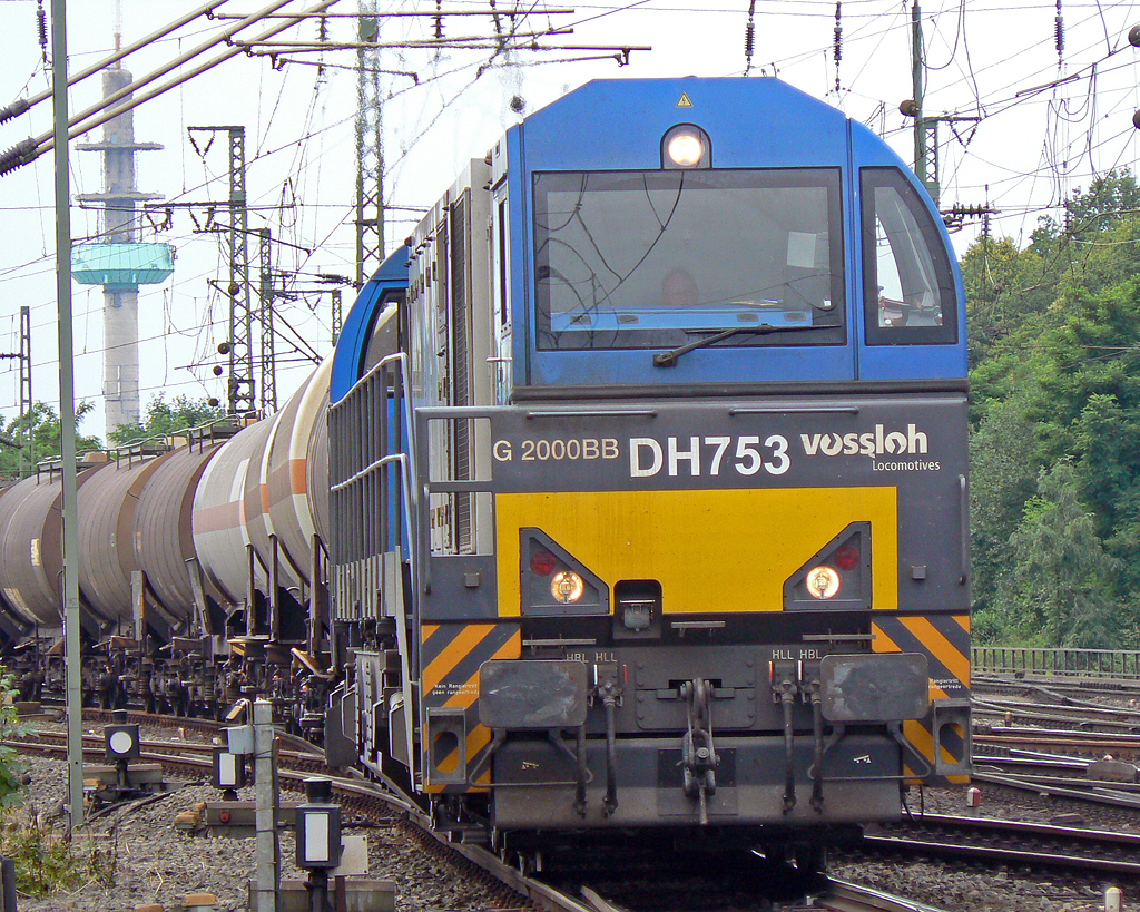 DH753 der HGK mit dem  16 Uhr Zug  in Gremberg am 29.06.2010