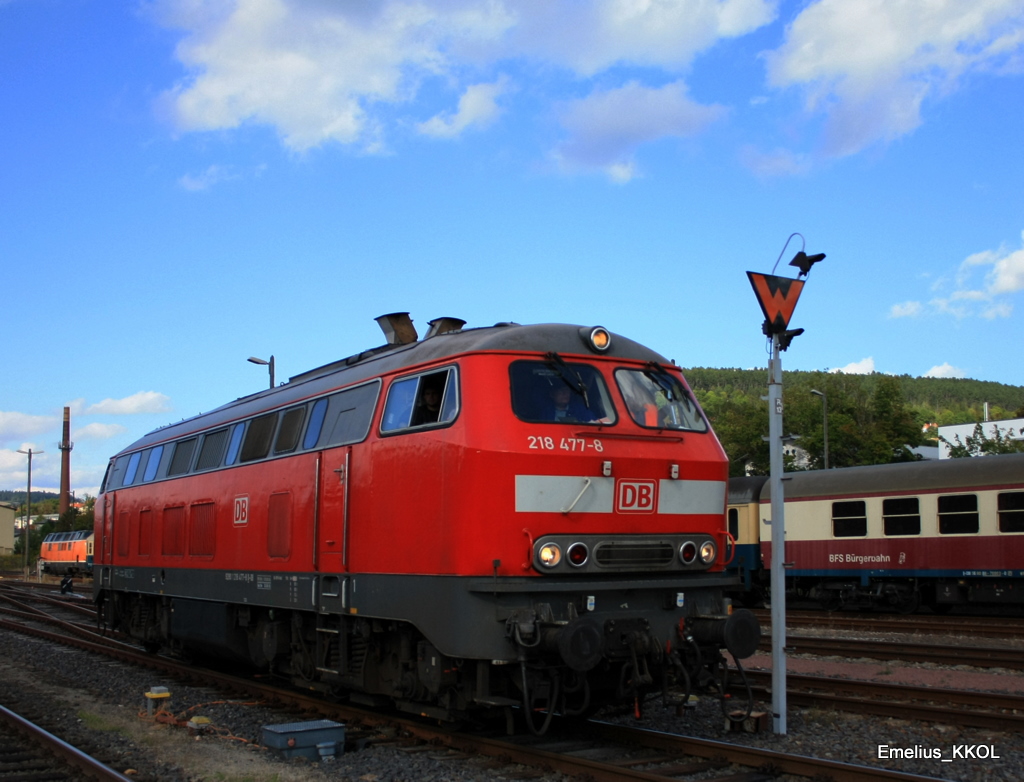 Die 01 118 wurde am 04.09.2010 in Meinigen zurckgelassen und Lokfhrer ist wohl enttuscht auf der 218 477 mit nach Franfurt gefahren. Beim rangiren in Meinigen.