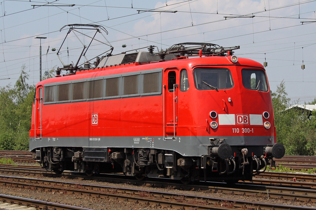 Die 110 300-1 bei der Lokparade vom DB Museum Koblenz Ltzel am 21,05,11