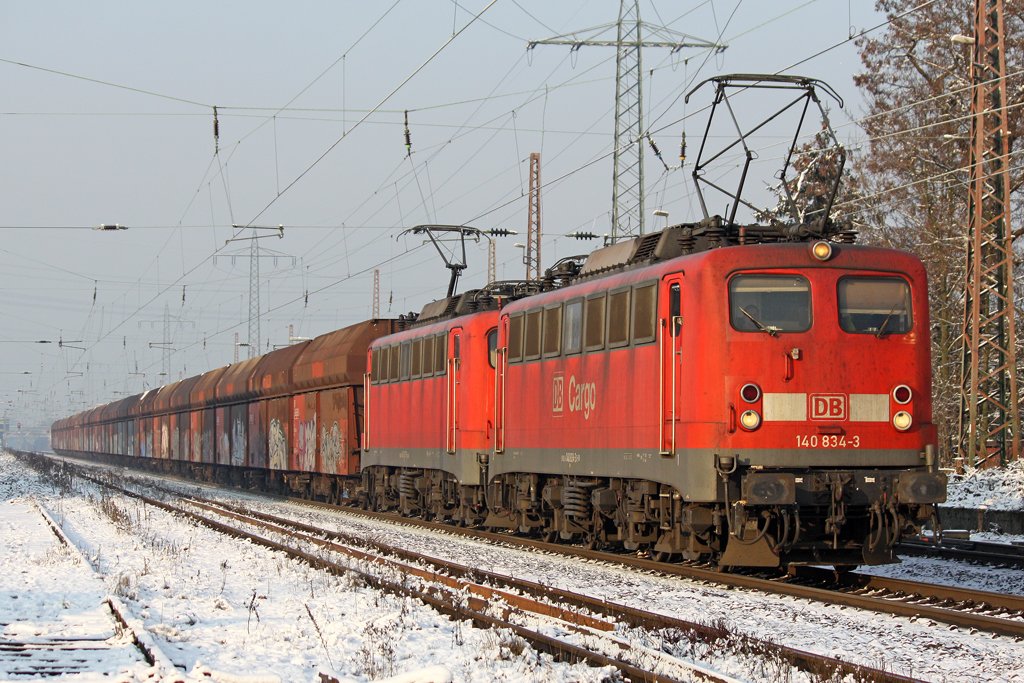Die 140 834-3 und 140 xxx-x in Ratingen-Lintorf am 26.01.2010
