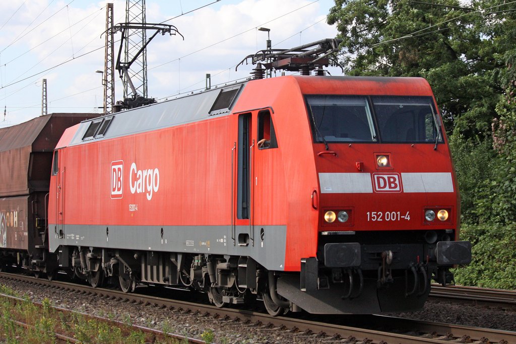 Die 152 001-4 mit einen Kohlezug in Ratingen Lintorf am 15,07,09