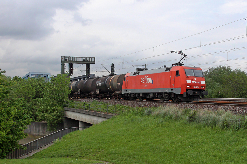 Die 152 002-2 auf der Sderelbbrcke in Hamburg am 11,05,12