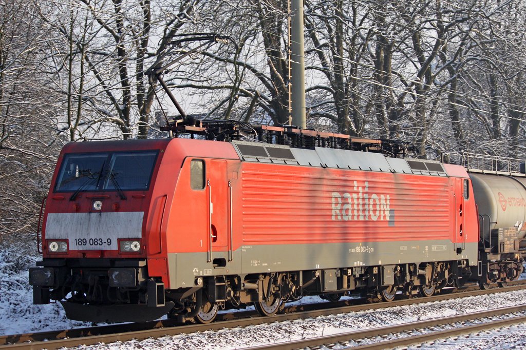 Die 189 083-9 in Ratingen-Lintorf am 26.01.2010