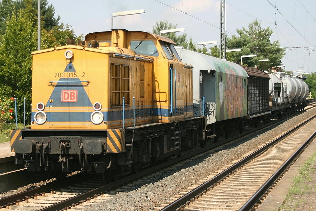 Die 203 315-2 von DB Netz-Instandsetzung aufgenommen am 14.07.2010 in Raunheim. 