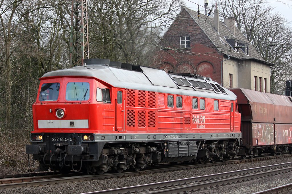 Die 232 654-4 mit einen Kalkzug aus Wlfrath in Ratingen Lintorf am 19,03,10