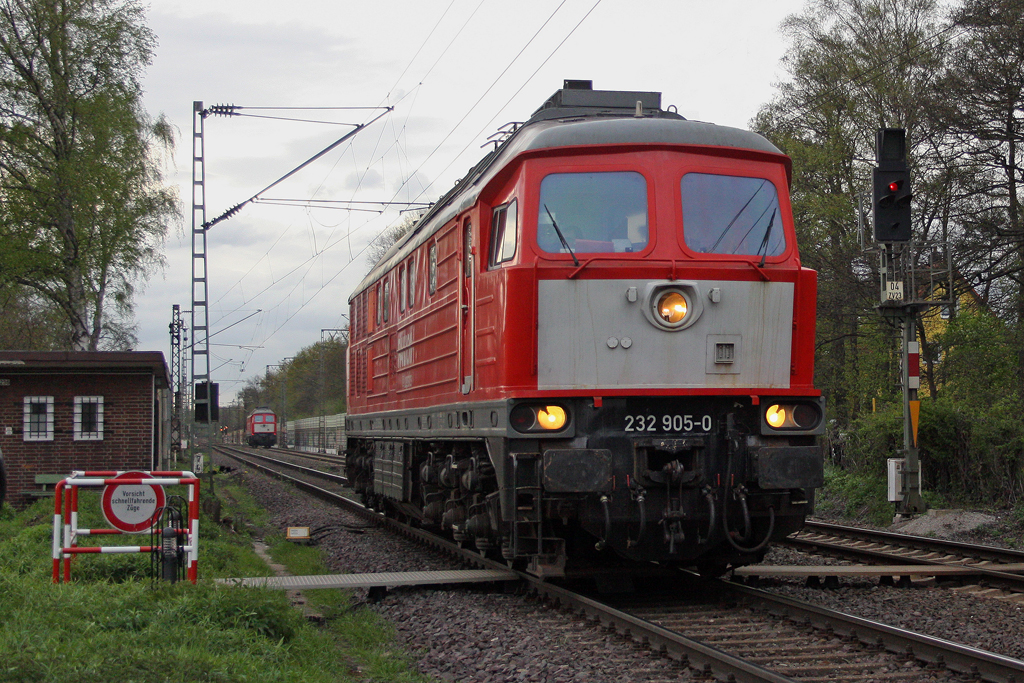 Die 232 905-0 und 232 909-2 in Duisburg Wedau am 26,04,12