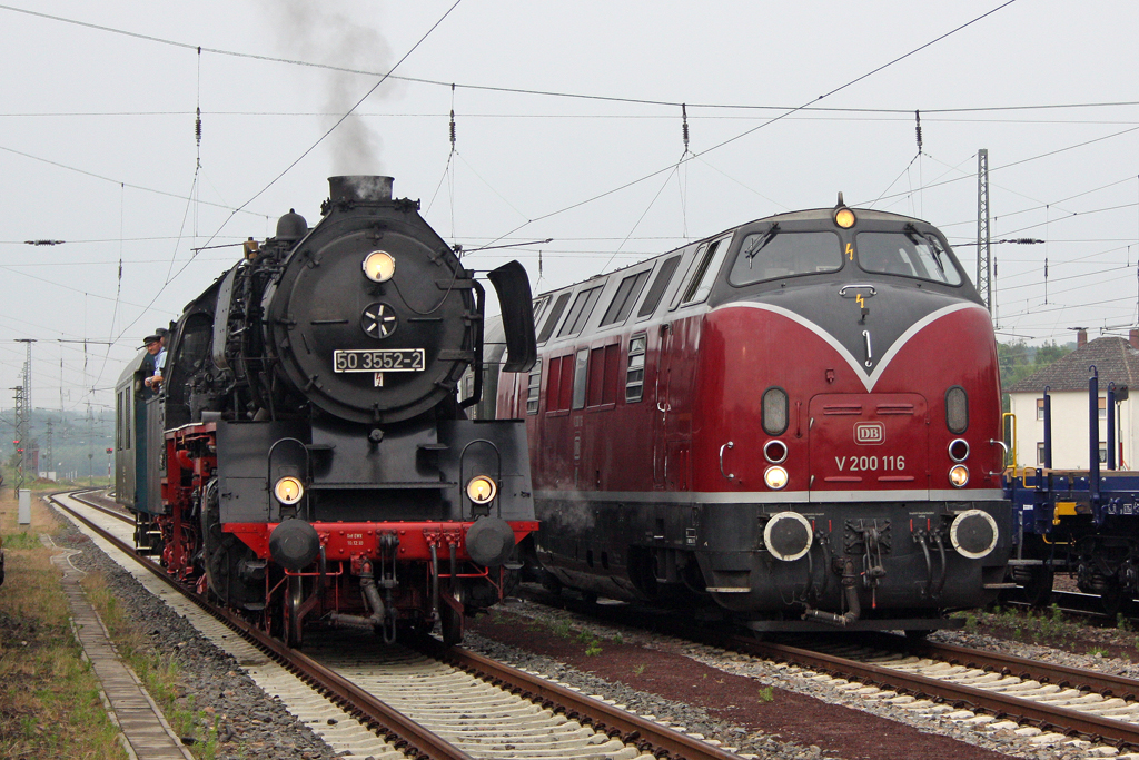 Die 50 3552-2 neben V200 116 kurz vor der Heimfahrt in Darmstadt-Kranichstein am 05,06,11
