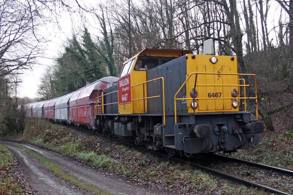 Die 6467 von Railion NL bei der Ausfahrt aus dem Rheinkalk Werk Wülfrath , am 07,12,09