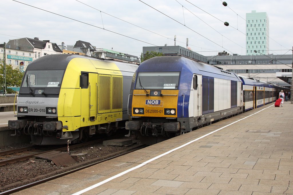 Die DE2000-01 neben der ER20-015 in Hamburg Altona, am 27,08,09