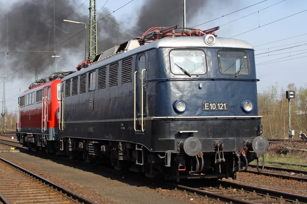 Die E10 121 und 111 111-1 im Koblenz-Lützel am 05,04,10