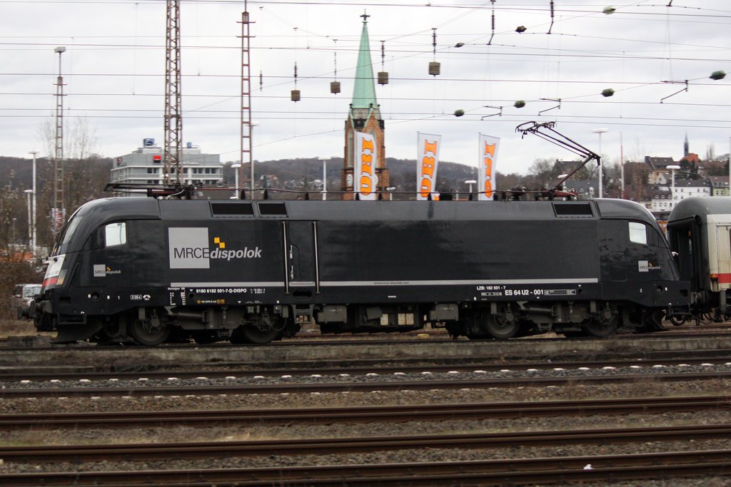Die ES 64 U2-001 (182 501-7) mit IC 2862 in Wuppertal Steinbeck am 28,02,10