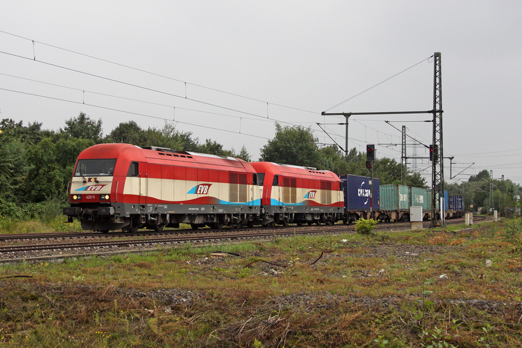 Die EVB 420 11( 223 031-6 ) und 420 12 ( 223 032-4 ) in Hamburg-Unterelbe am 10,08,11