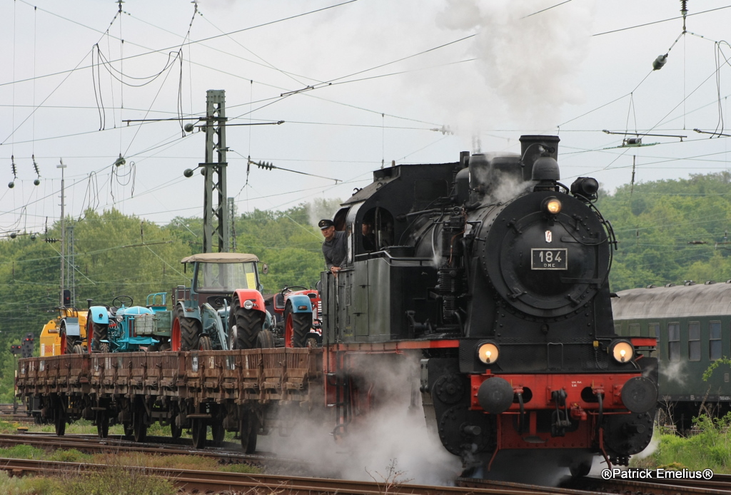 Die Lok 184 der Darmstdter Museums Eisenbahn kam mit ein Paar Schleppern aus dem Darmstadt Kranichsteiner RBF am 13.05.2010