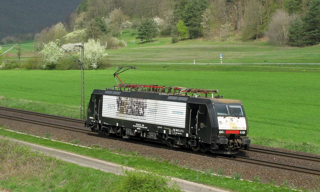 Die Lz fahrende 189 210 kam zurck aus Polen wo sie erfolgreich ihre Dienste leistete.
Aufgenommen im Maintal bei Wernfeld am 21.04.2010.