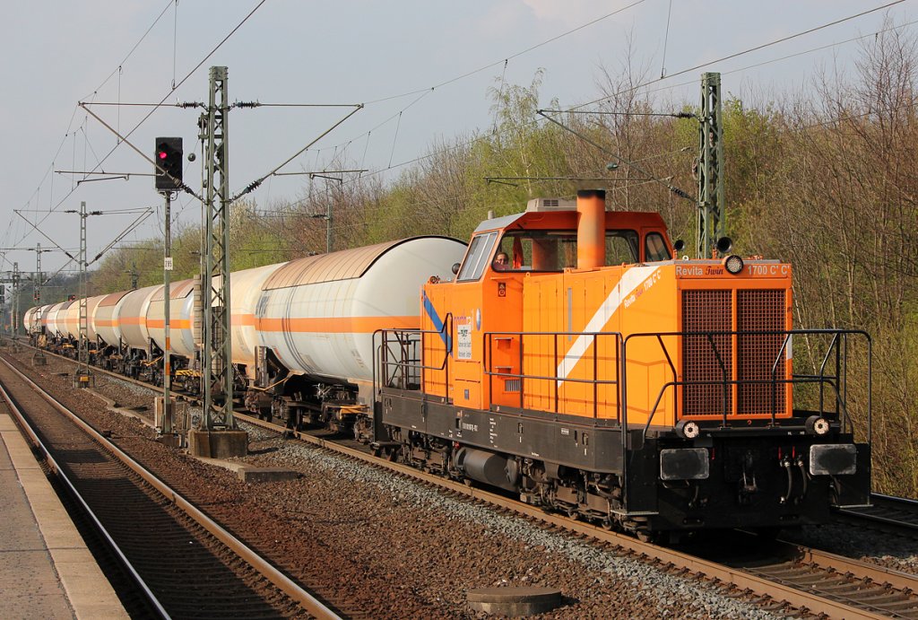 Die Northrail/BSM Voith Revita mit Gaskesselzug in Kln Stammheim am 13.04.2012