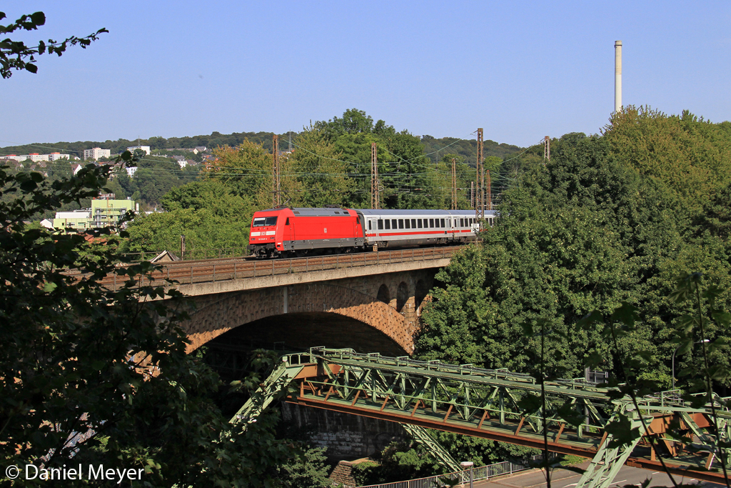 Die Zweite Lok im Sandwitch ist neben 101 042-0 die 101 040 in Wuppertal Sonnborn am 04,09,12