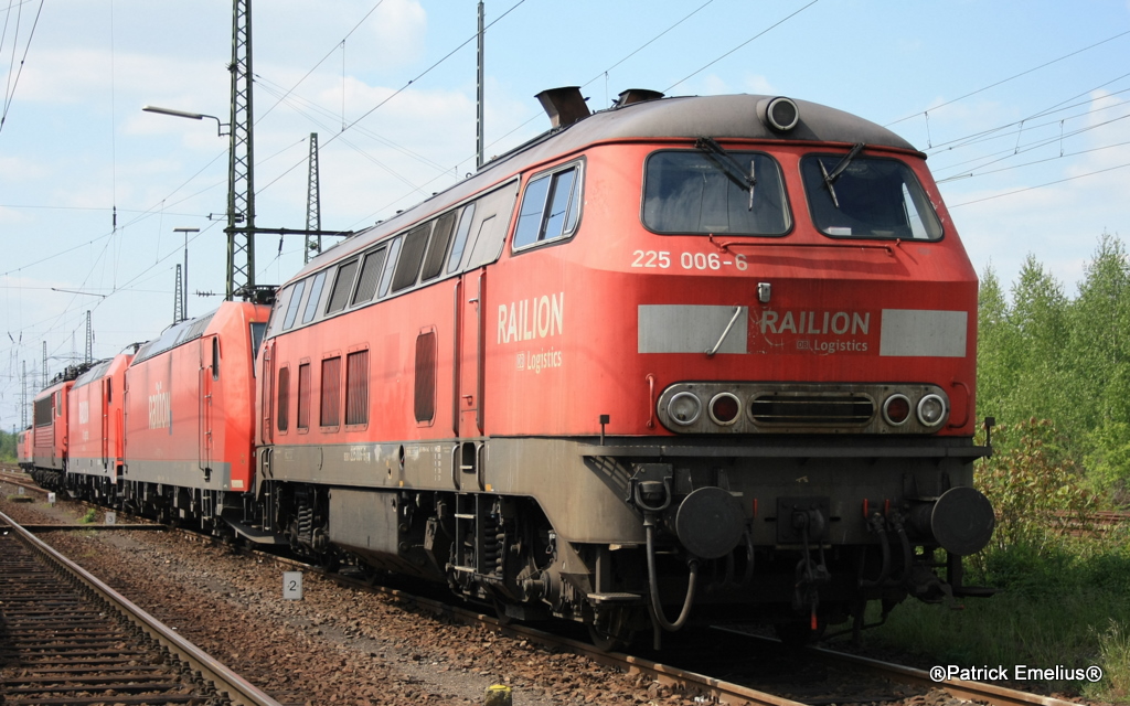 Diese wunderschöne Sammlung von Lokomotiven bestehend aus 225 006 mit zwei 185er und am Schluss eine 151er. Am 15.05.2010 in Koblenz-Lützel